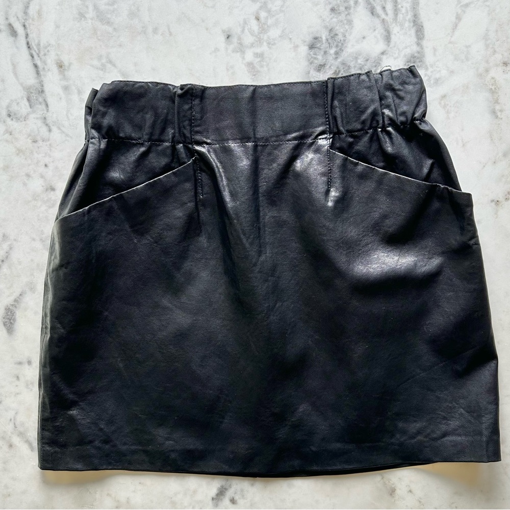 Zara Faux leather mini skirt with pockets. Size small. Like new - Picture 1 of 5